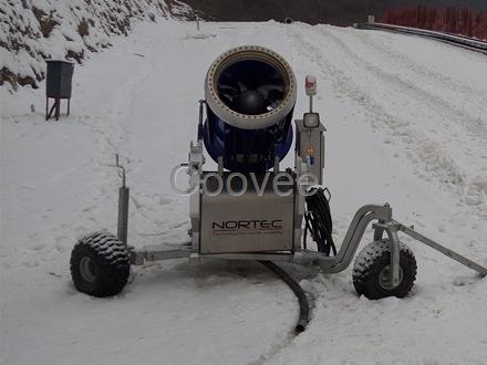 厂家供应全自动造雪机滑雪场用造雪设备造雪量大雪质细腻