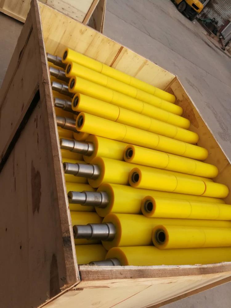 输送机聚氨酯耐磨托辊a新疆输送机聚氨酯耐磨托辊生产厂家