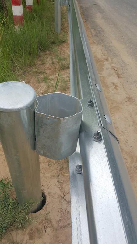 山東公路波形護欄板生產(chǎn)廠家現(xiàn)貨批量價