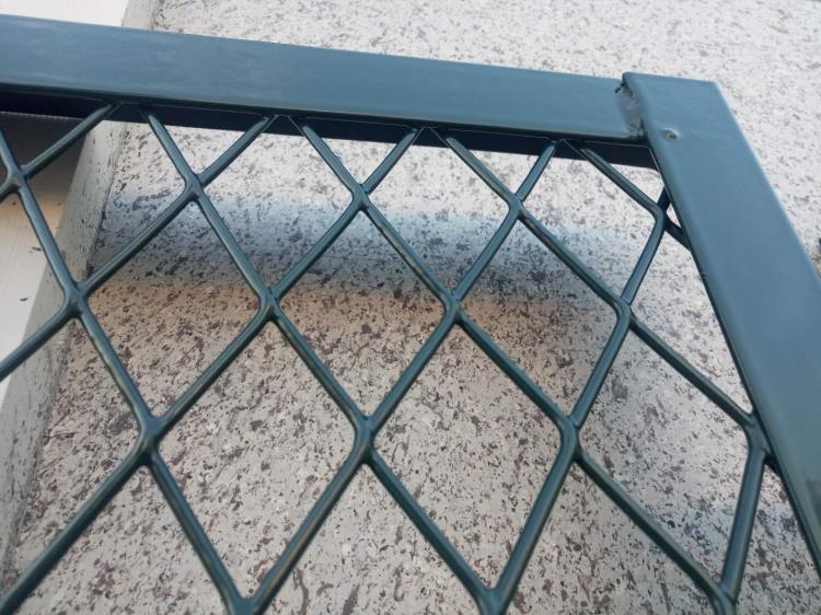 钢板网栅栏网片菱形孔防护隔离栅栏网